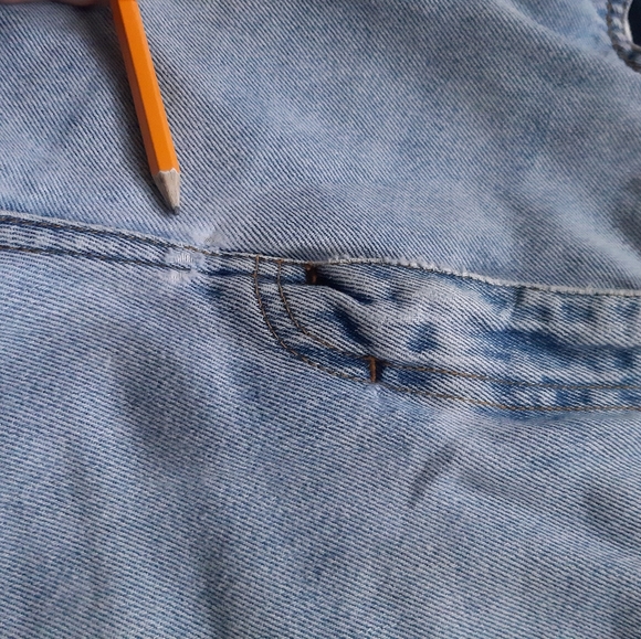 Vintage Light Wash Jeans - Picture 9 of 11